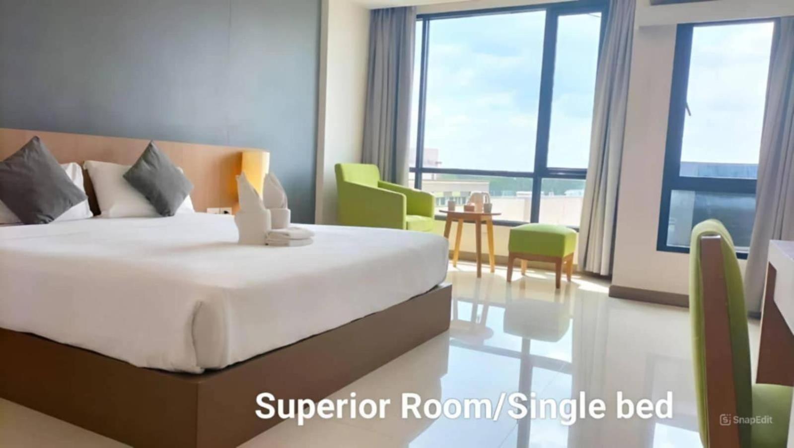 Hotel S Tara Grand Surat Thani Esterno foto