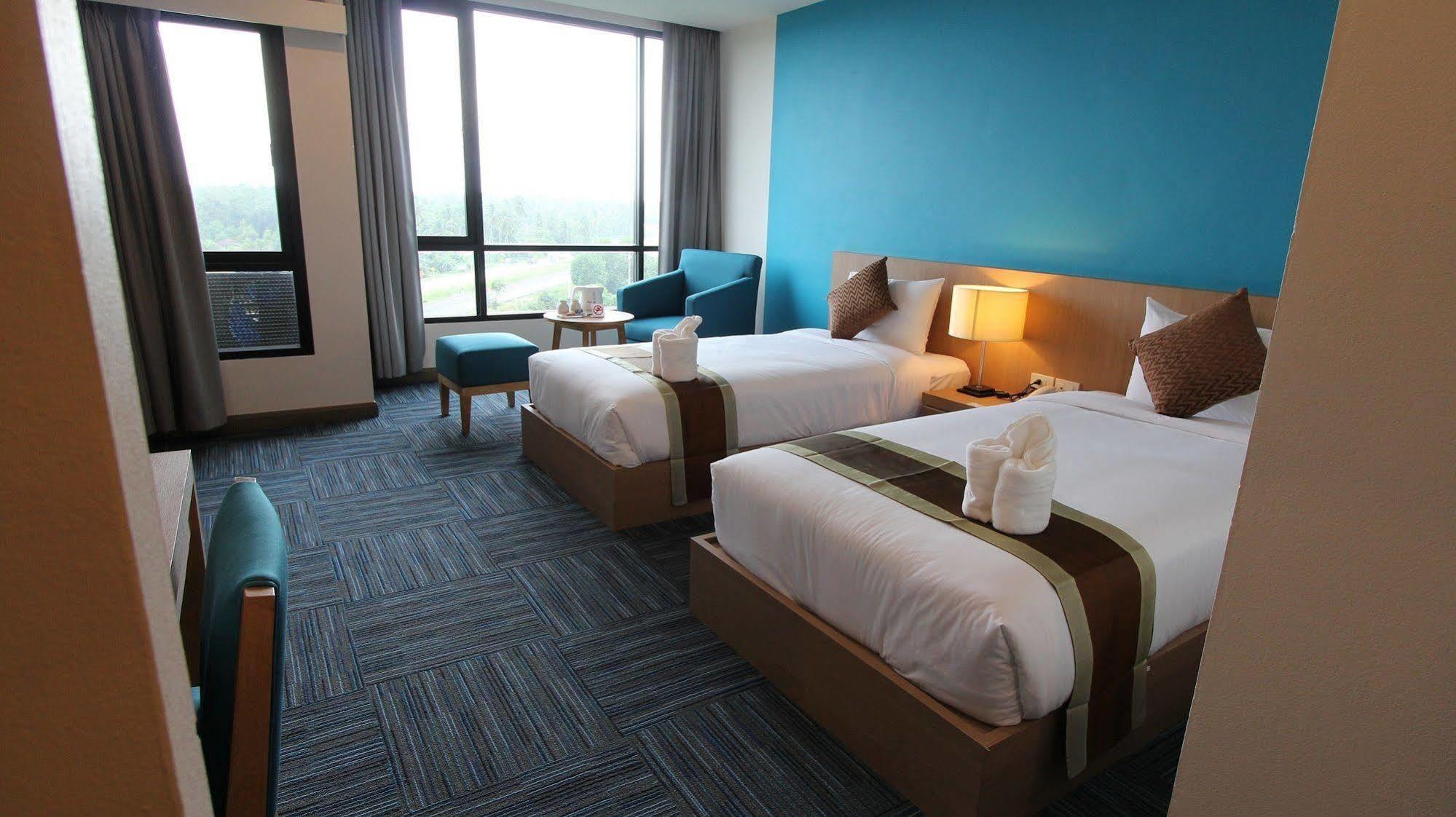 Hotel S Tara Grand Surat Thani Esterno foto