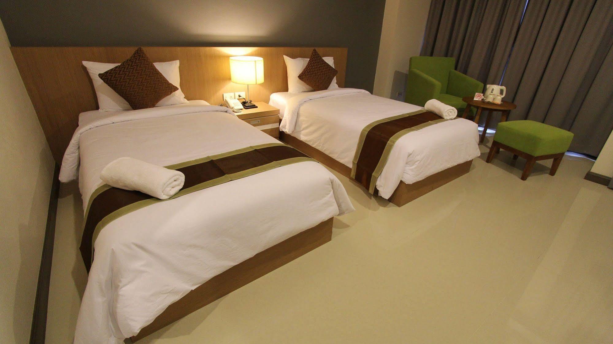 Hotel S Tara Grand Surat Thani Esterno foto